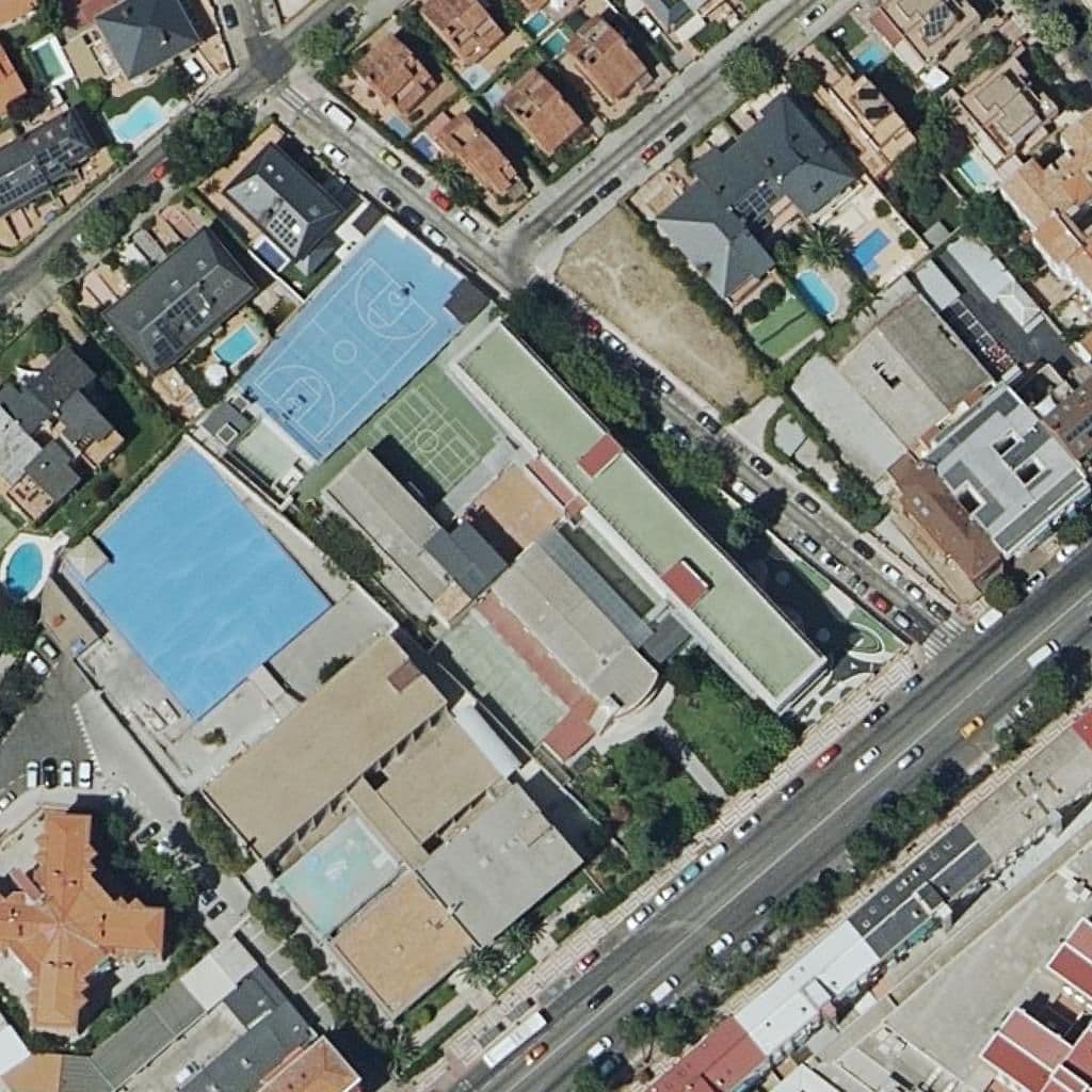 Вид сверху на территорию школы «Nuestra Señora De Las Nieves»