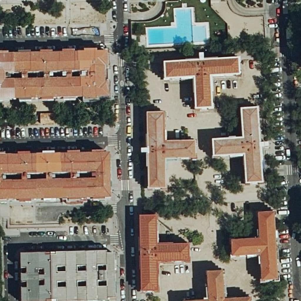 Вид сверху на территорию школы «Liceo Oroquieta»