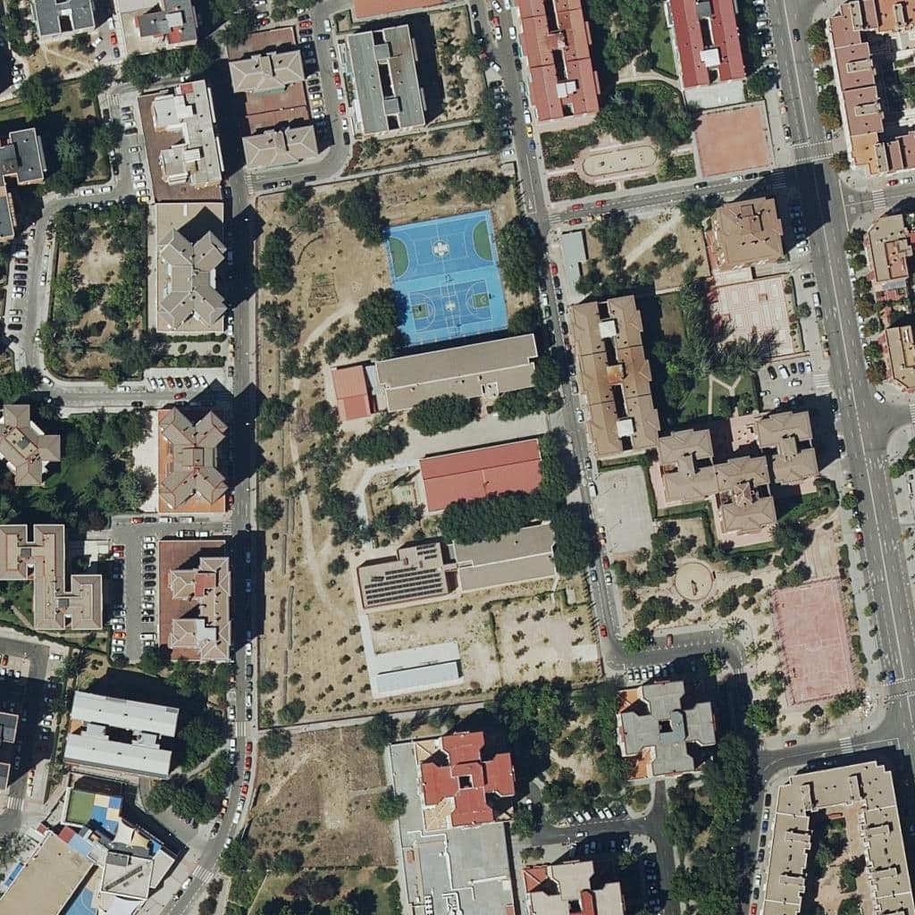 Вид згори на територію школи «San Vicente»