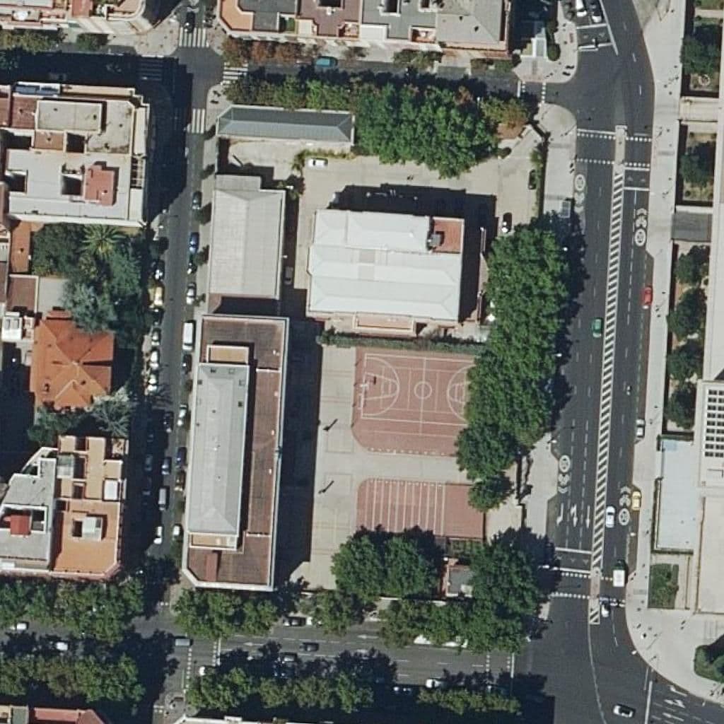 Вид сверху на территорию школы «Scuola Primaria Italiana»