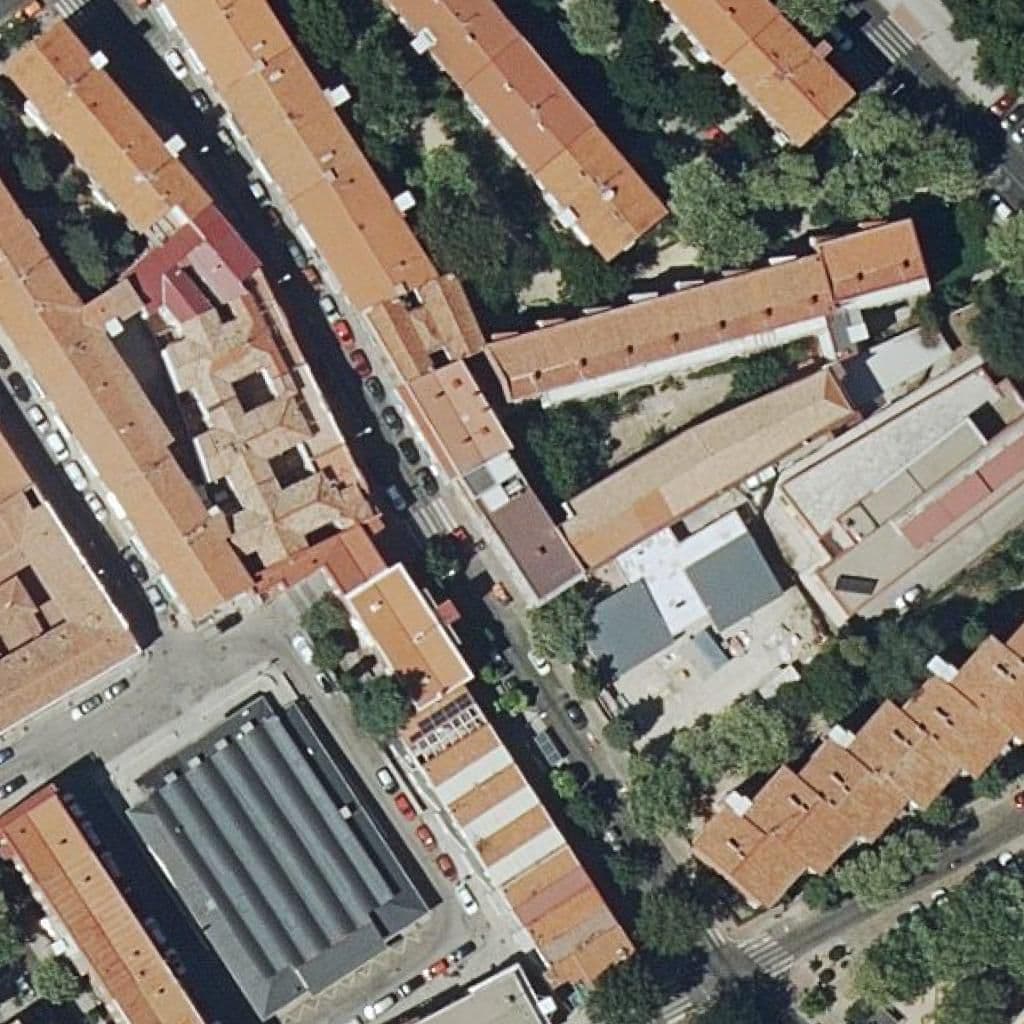 Вид сверху на территорию школы «C.p.huarte De San Juan»