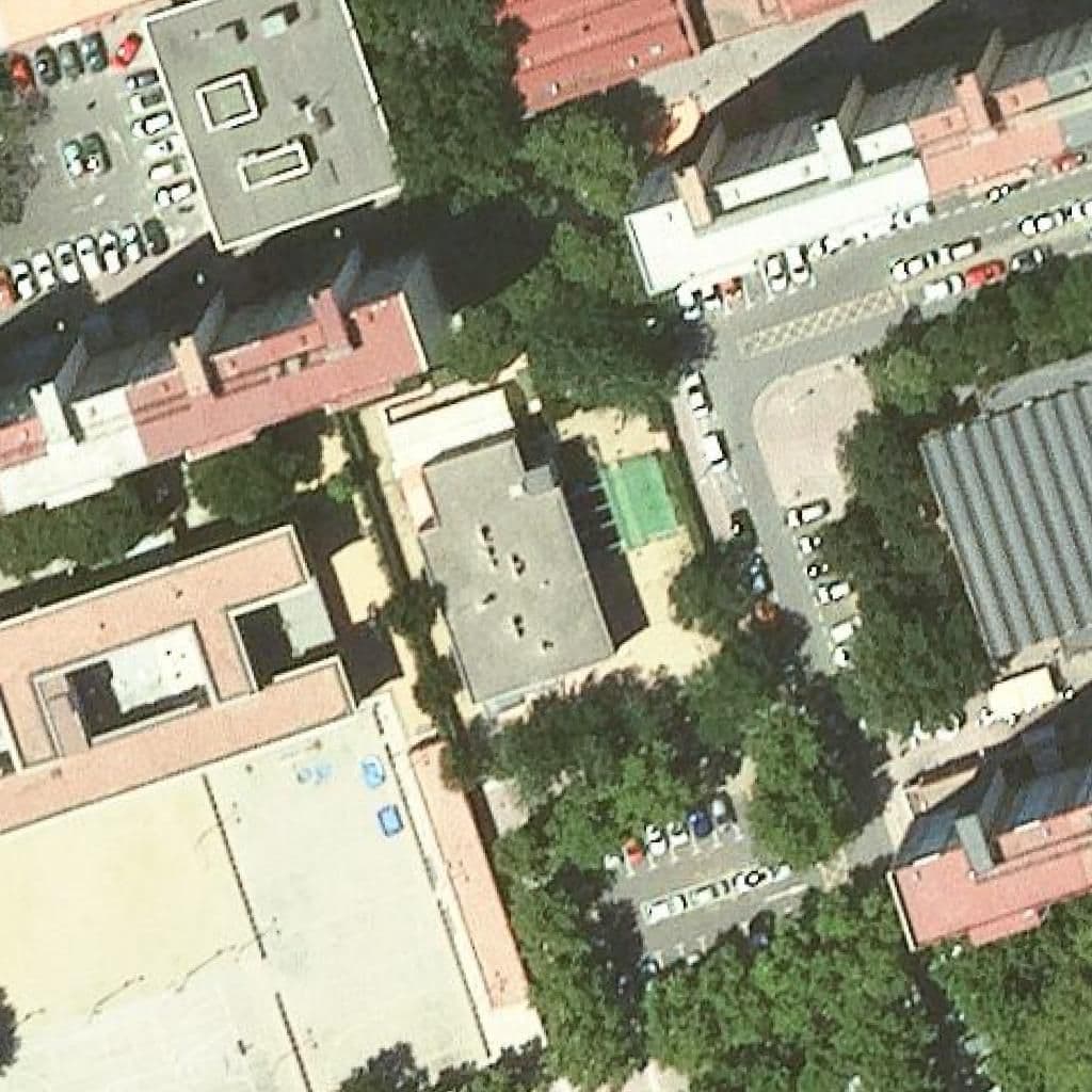 Вид згори на територію школи «Lli Privada L'estel Blau»