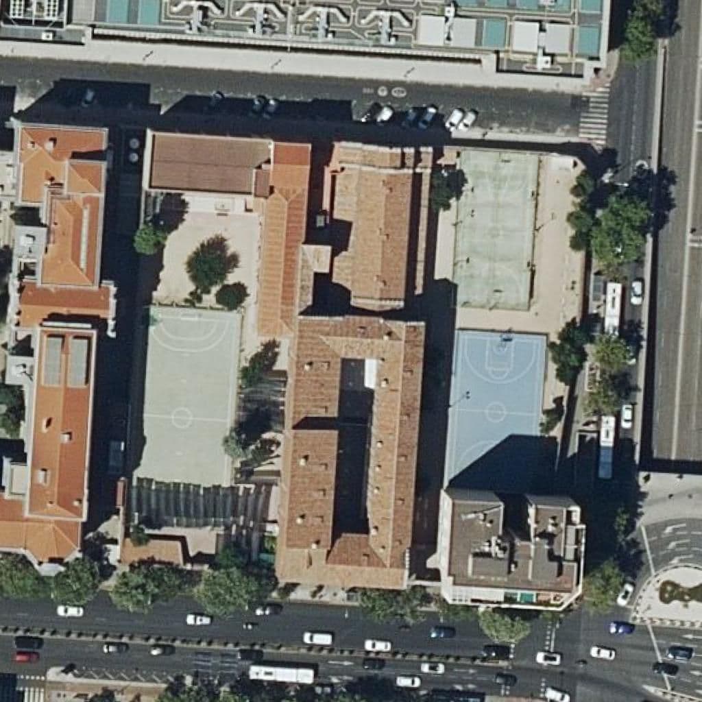 Вид сверху на территорию школы «Real Colegio Nuestra Señora De Loreto»