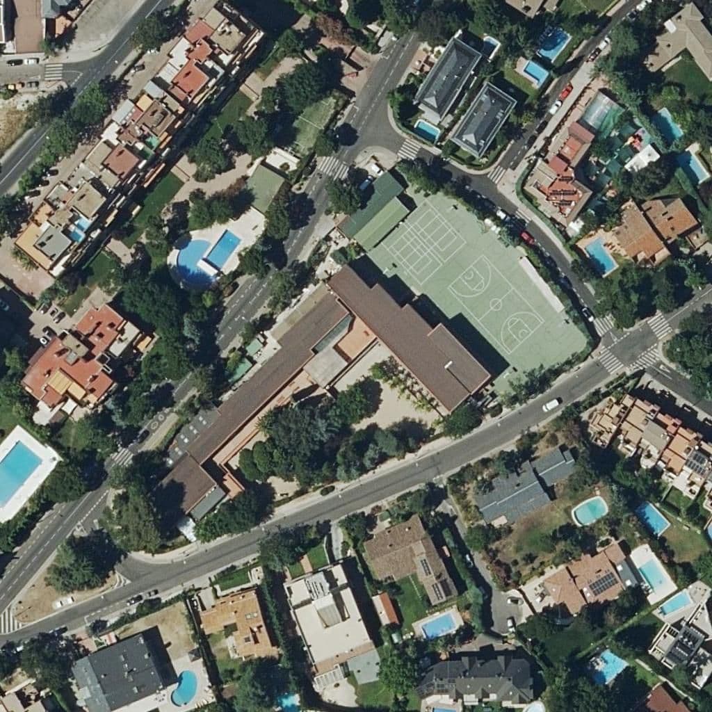 Вид сверху на территорию школы «Colegio Madrid-Fundación Santa María»