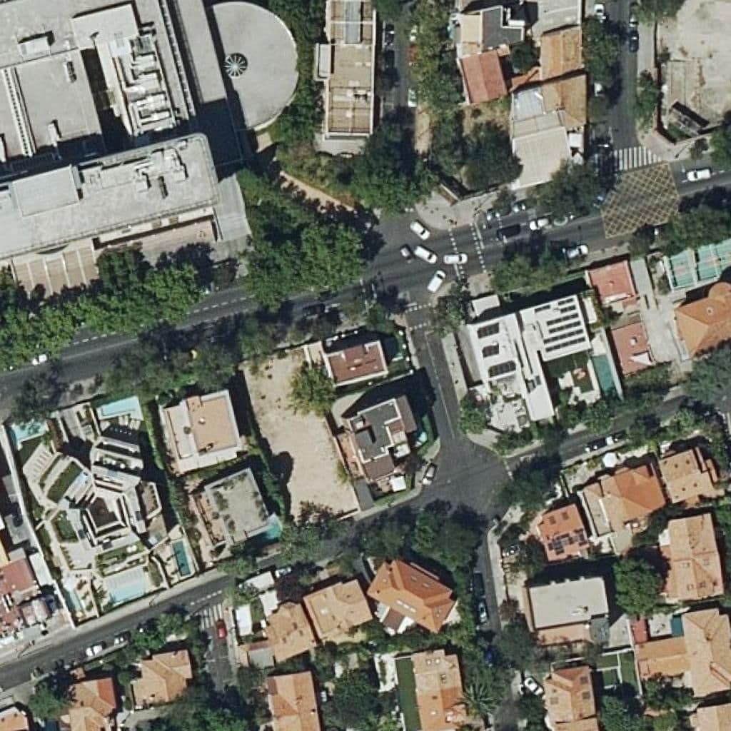 Вид сверху на территорию школы «Roma»