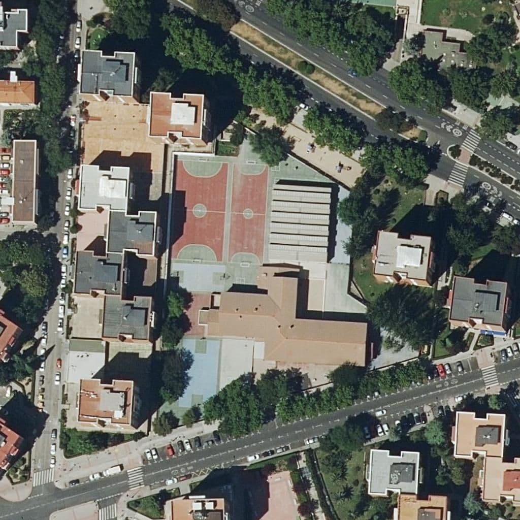 Вид згори на територію школи «San Bernardino»
