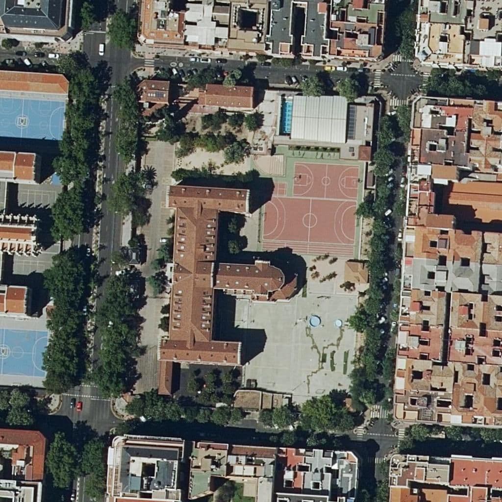 Вид сверху на территорию школы «Colegio Nuestra Señora De Loreto Fesd»