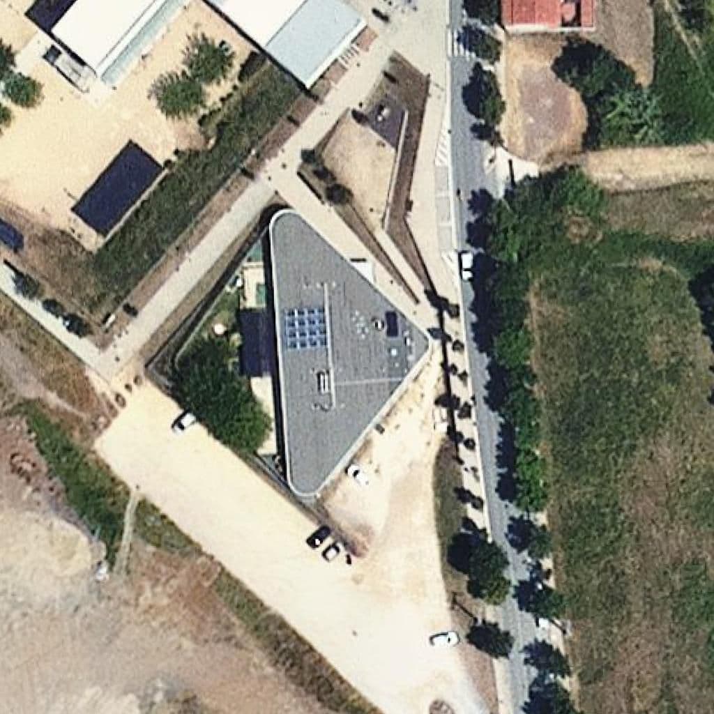 Вид сверху на территорию школы «Llar D'infants Municipal La Gredera Del Morrot»