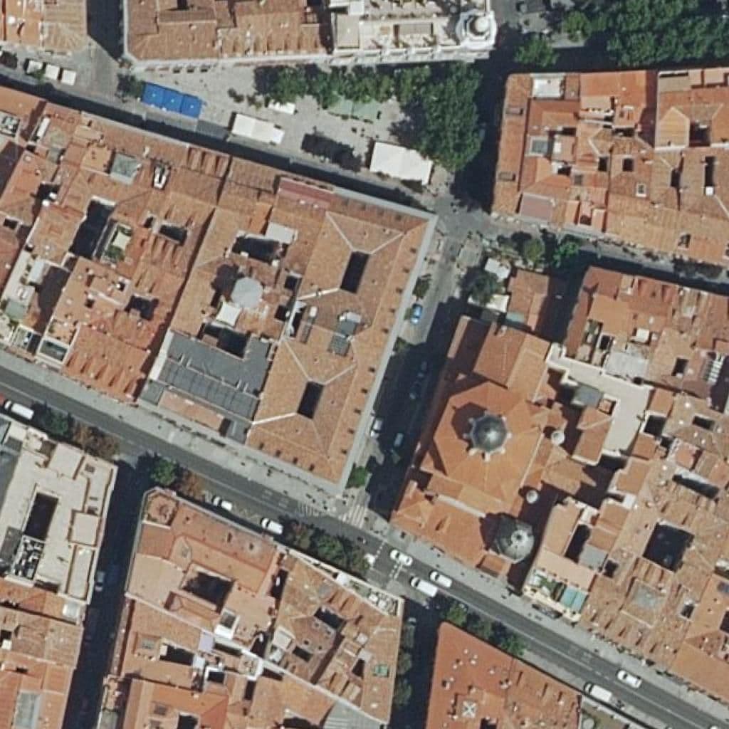 Вид сверху на территорию школы «San Sebastian»