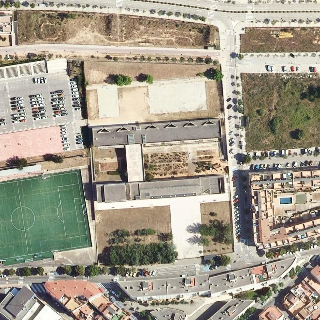 Вид згори на територію школи «Institut De Sant Feliu De Guíxols»
