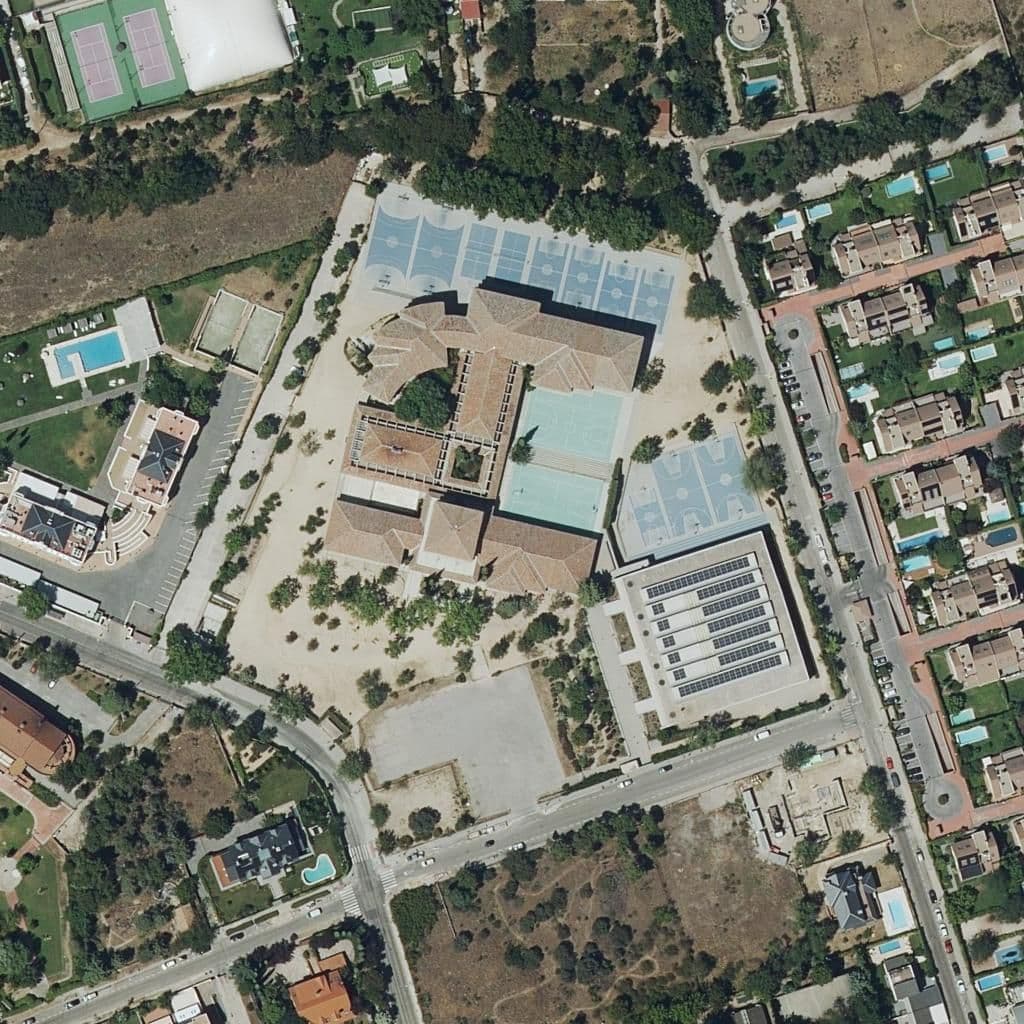 Вид згори на територію школи «Estudio»