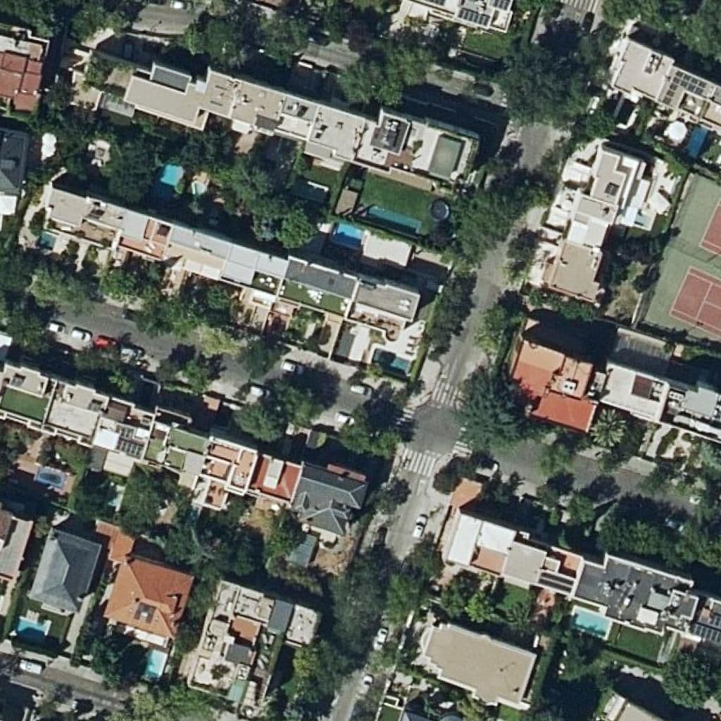 Вид сверху на территорию школы «Residencia Esc Infantil De Psicopedagogi»