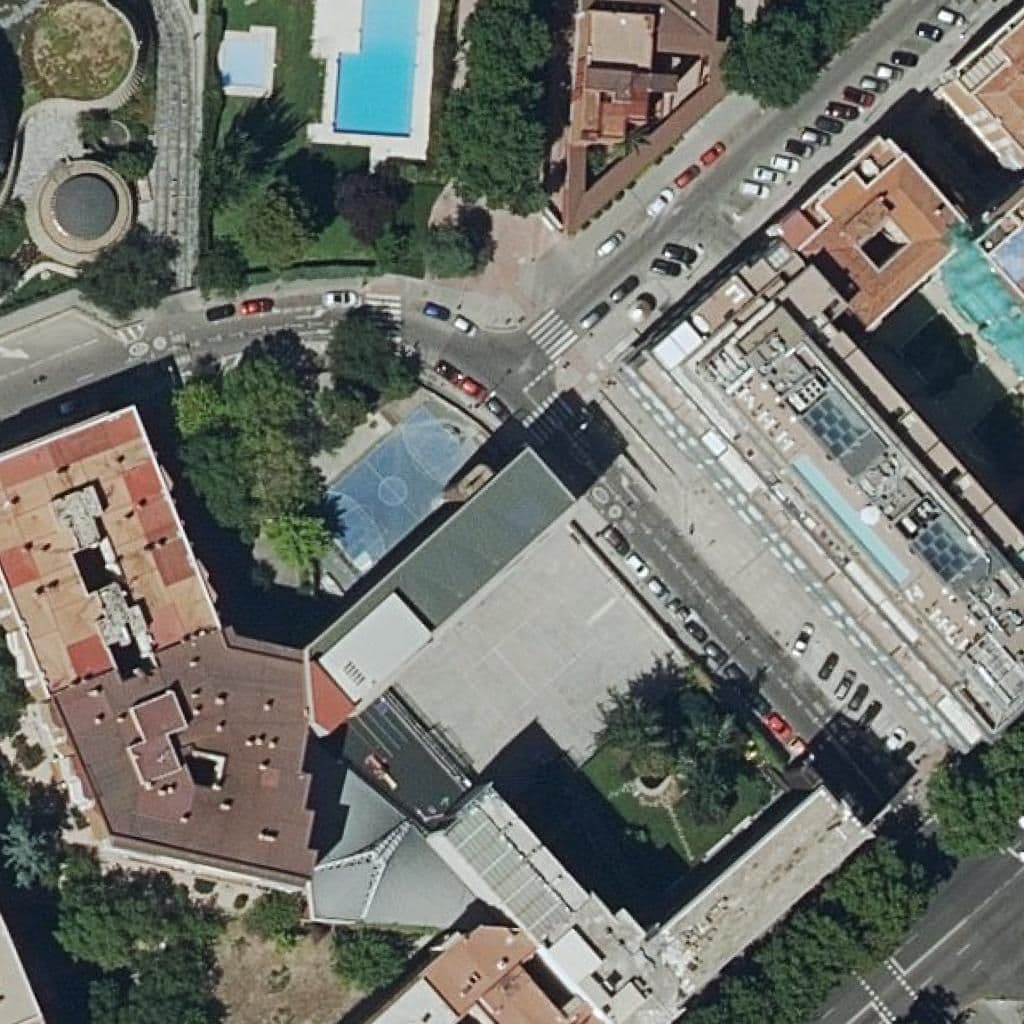 Вид сверху на территорию школы «Santa Maria Del Yermo»