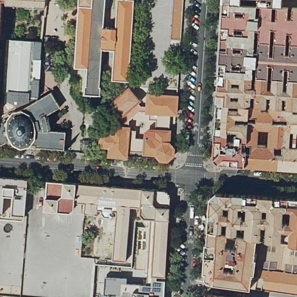 Вид сверху на территорию школы «C.p.sagrada Familia»
