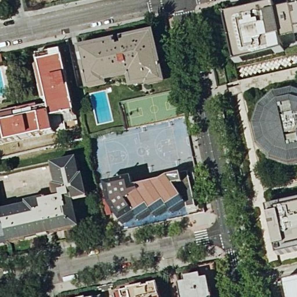 Вид сверху на территорию школы «Colegio Madrid-Fundación Santa María Ii»