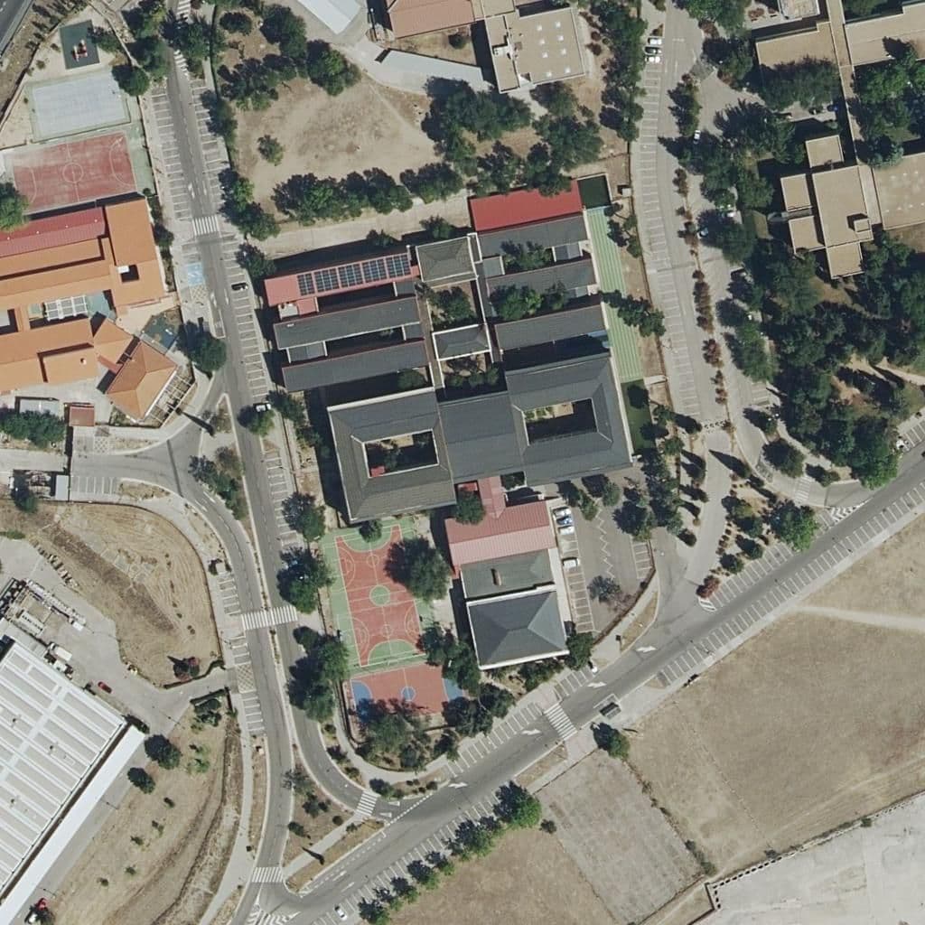 Вид сверху на территорию школы «Palomeras Vallecas»