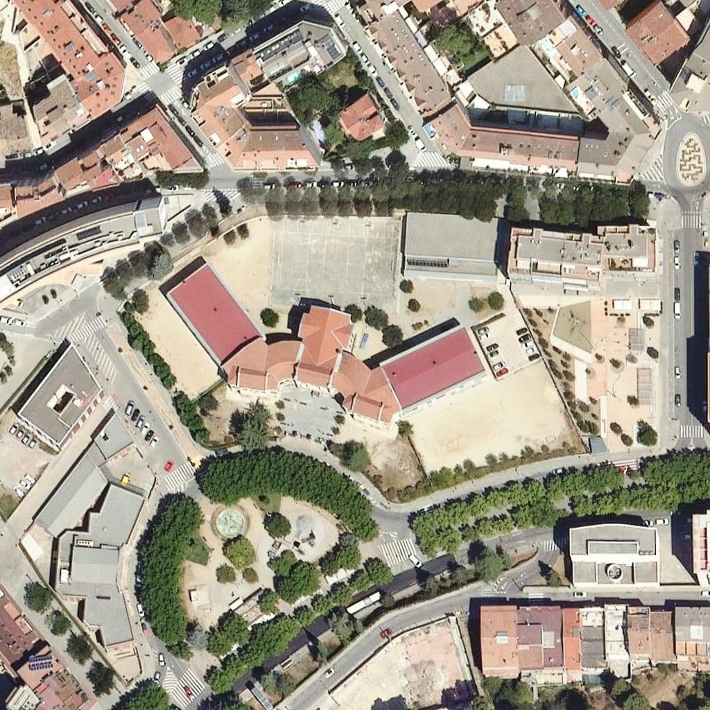 Вид згори на територію школи «Institut Lluís De Peguera»