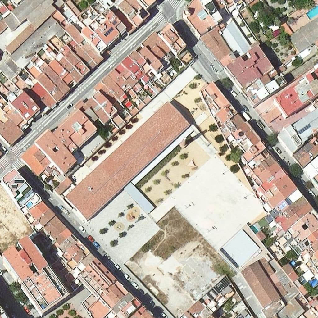 Aerial view of the grounds of Escola Angeleta Ferrer