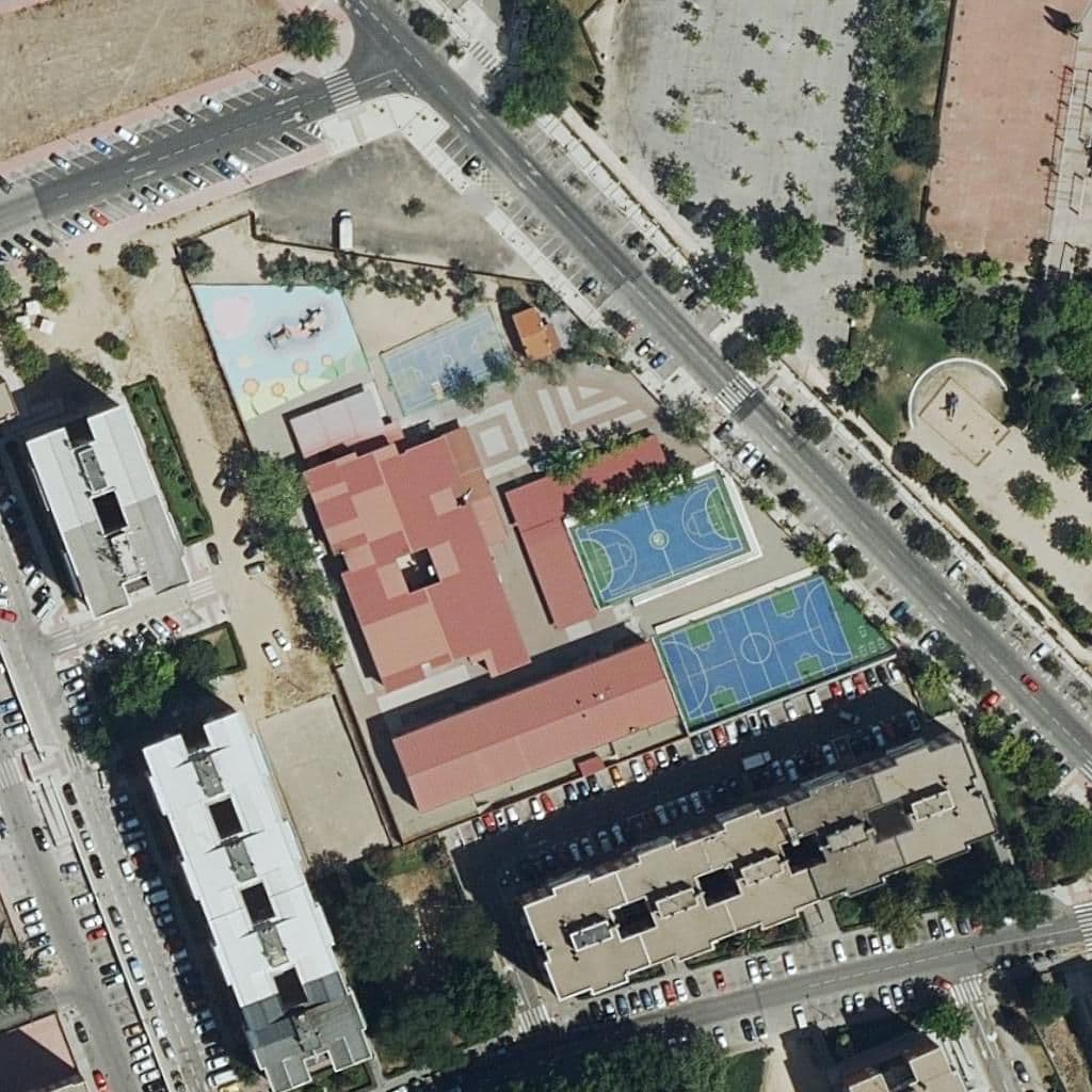 Вид сверху на территорию школы «Colegio Villaeuropa»