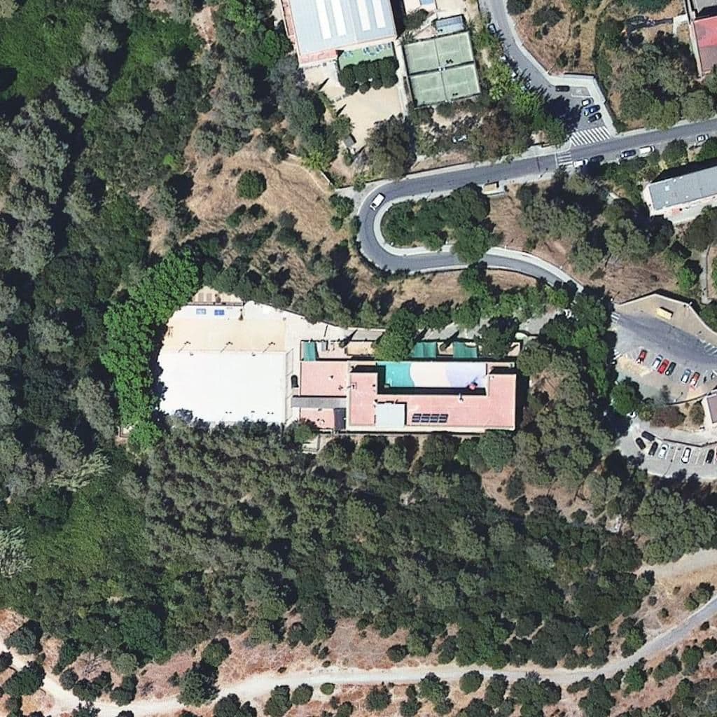Aerial view of the grounds of Institut Escola Mestre Morera