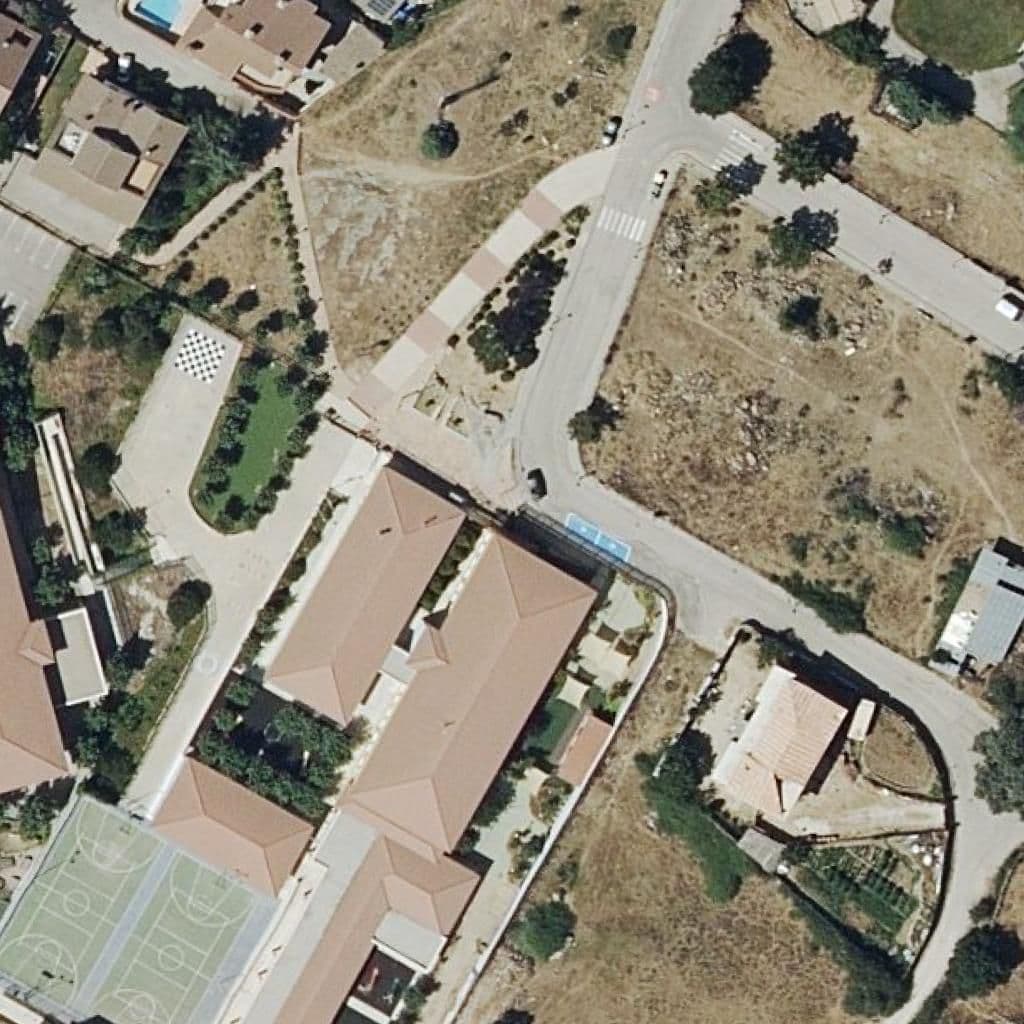 Вид сверху на территорию школы «Nuestra Señora De Navahonda»