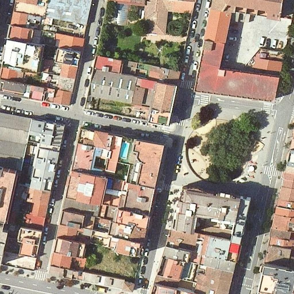 Вид згори на територію школи «Escola Bressol Montessori Granollers»