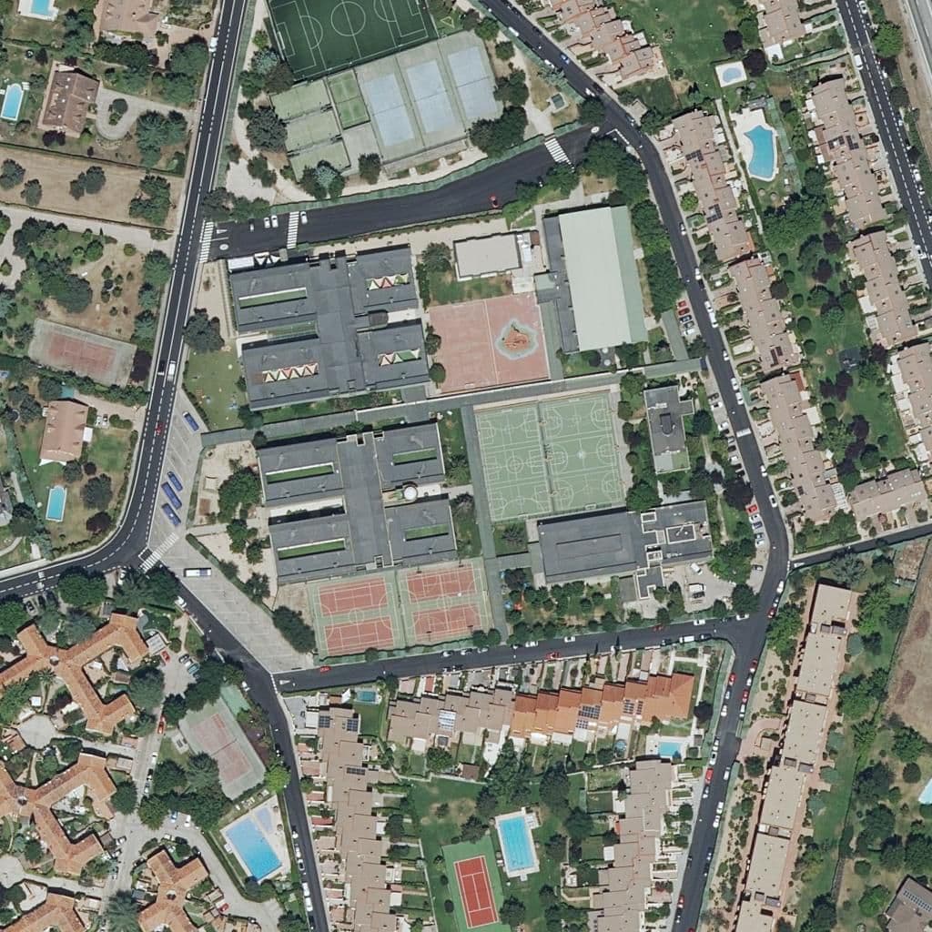 Вид сверху на территорию школы «Colegio Internacional Sek-Ciudalcampo»
