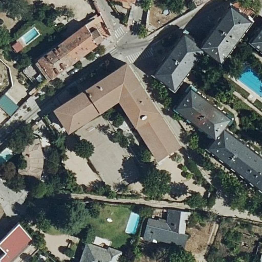 Вид сверху на территорию школы «Colegio Alcala»