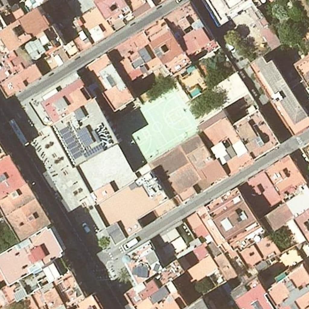 Вид згори на територію школи «Vedruna Gràcia Barcelona»