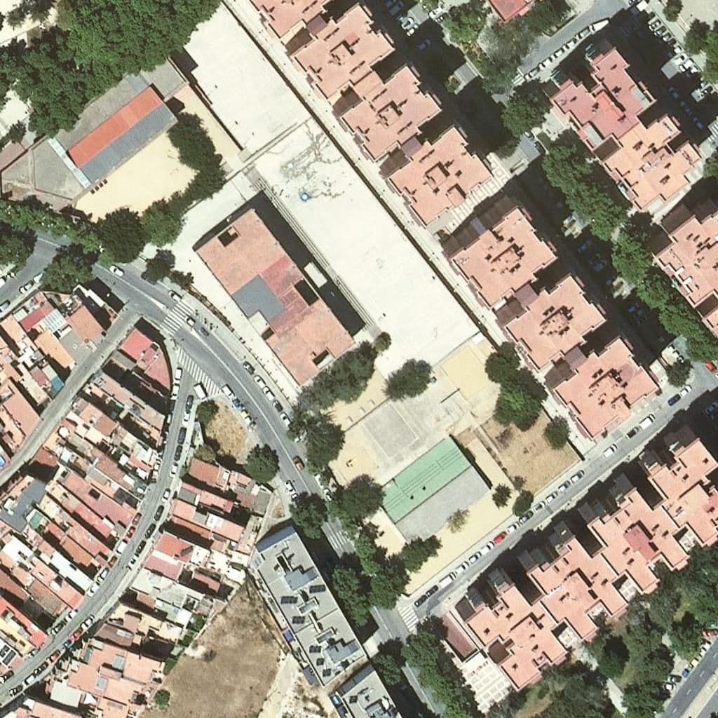 Aerial view of the grounds of Escola Llorens I Artigas