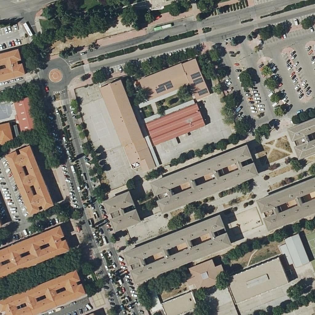 Вид сверху на территорию школы «Puerta De Madrid»