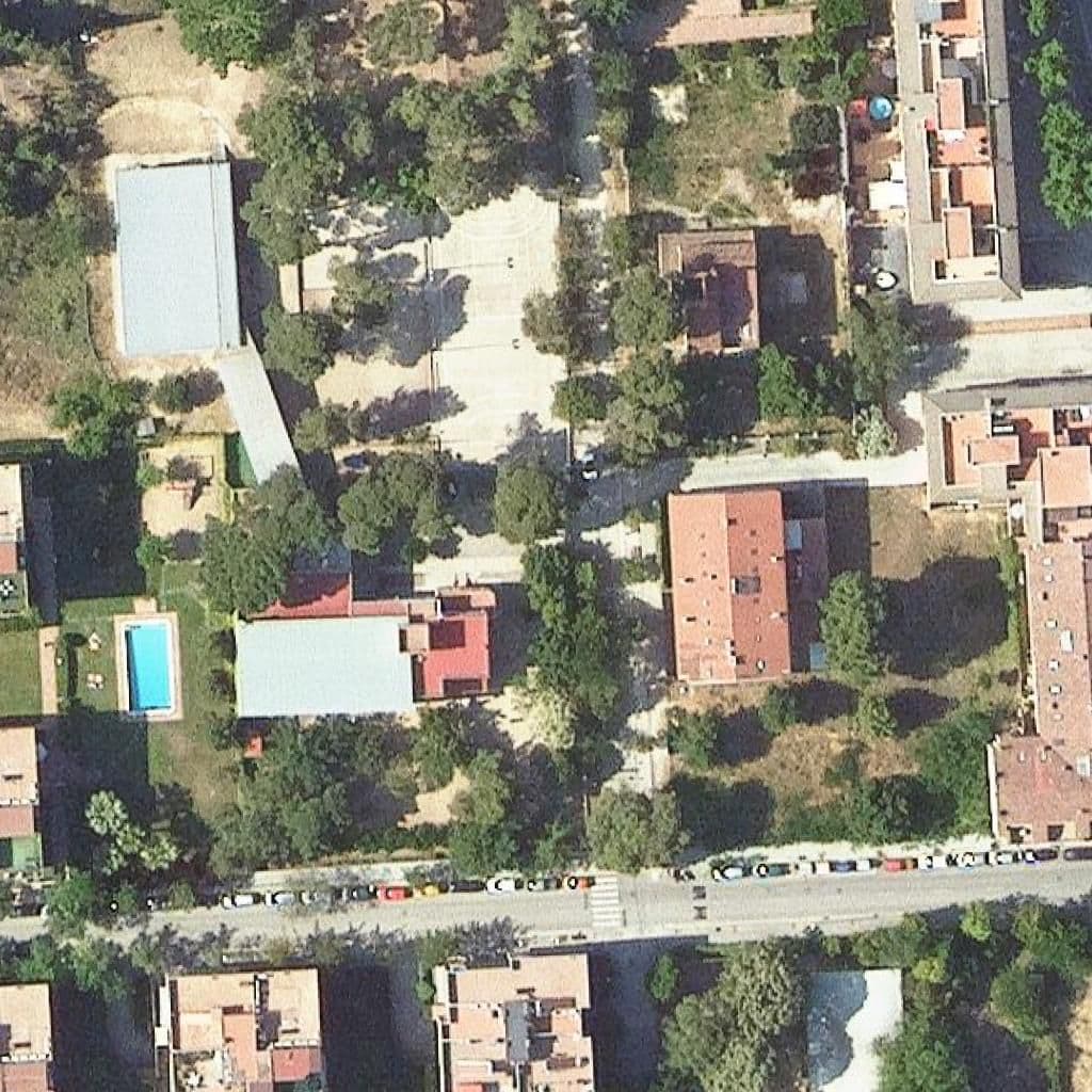 Вид згори на територію школи «Escola Torre De La Llebre»