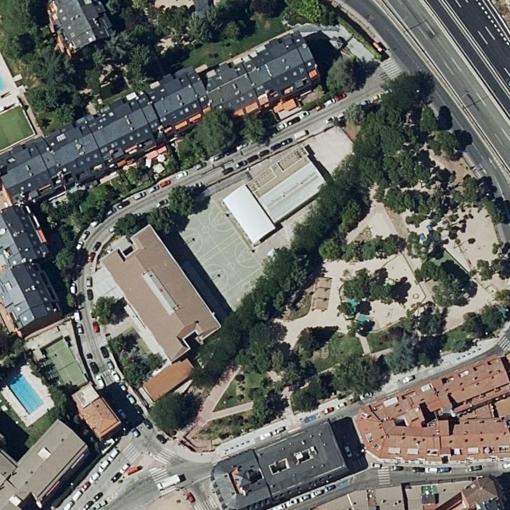 Вид сверху на территорию школы «San Miguel»