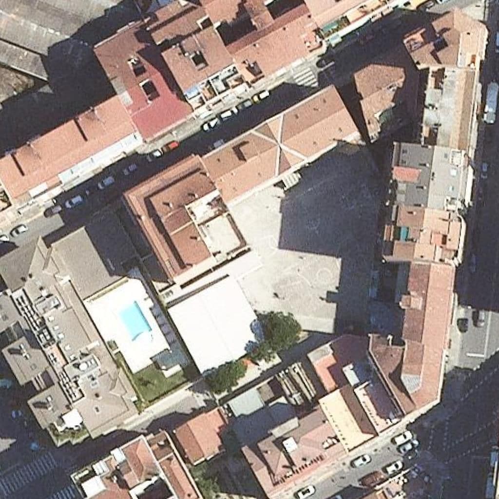Вид сверху на территорию школы «Escola Sant Josep De Calassanç»