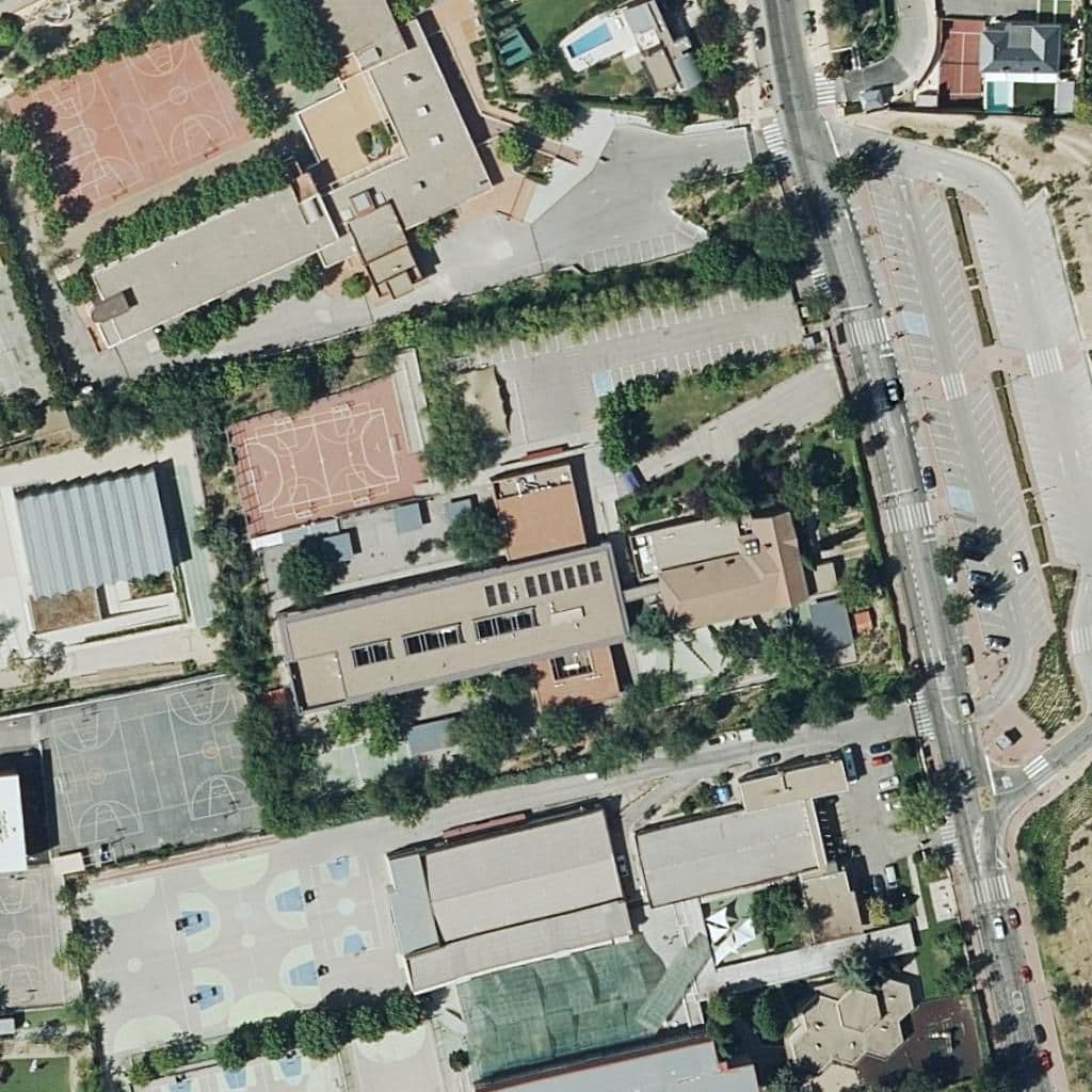 Вид сверху на территорию школы «Liceo Francés De Madrid La Moraleja»