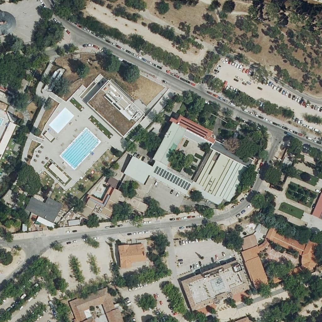 Вид сверху на территорию школы «Escuela Superior De Hosteleria Y Turismo»