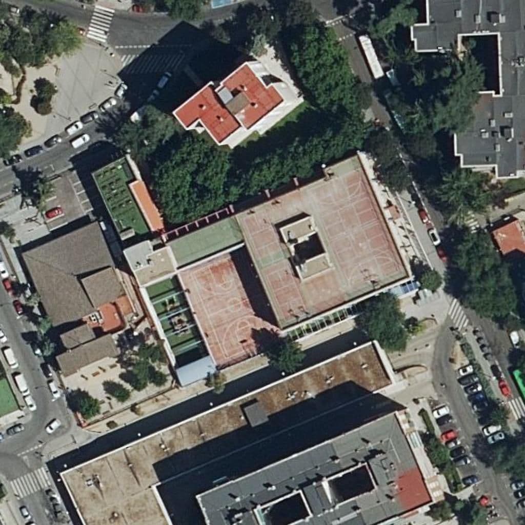 Вид згори на територію школи «Escuela Politecnica Giner»