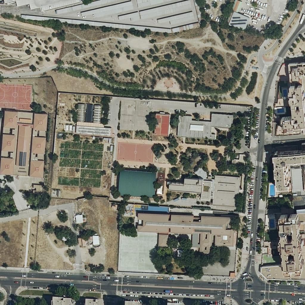 Вид сверху на территорию школы «Centro Educativo Ponce De Leon»
