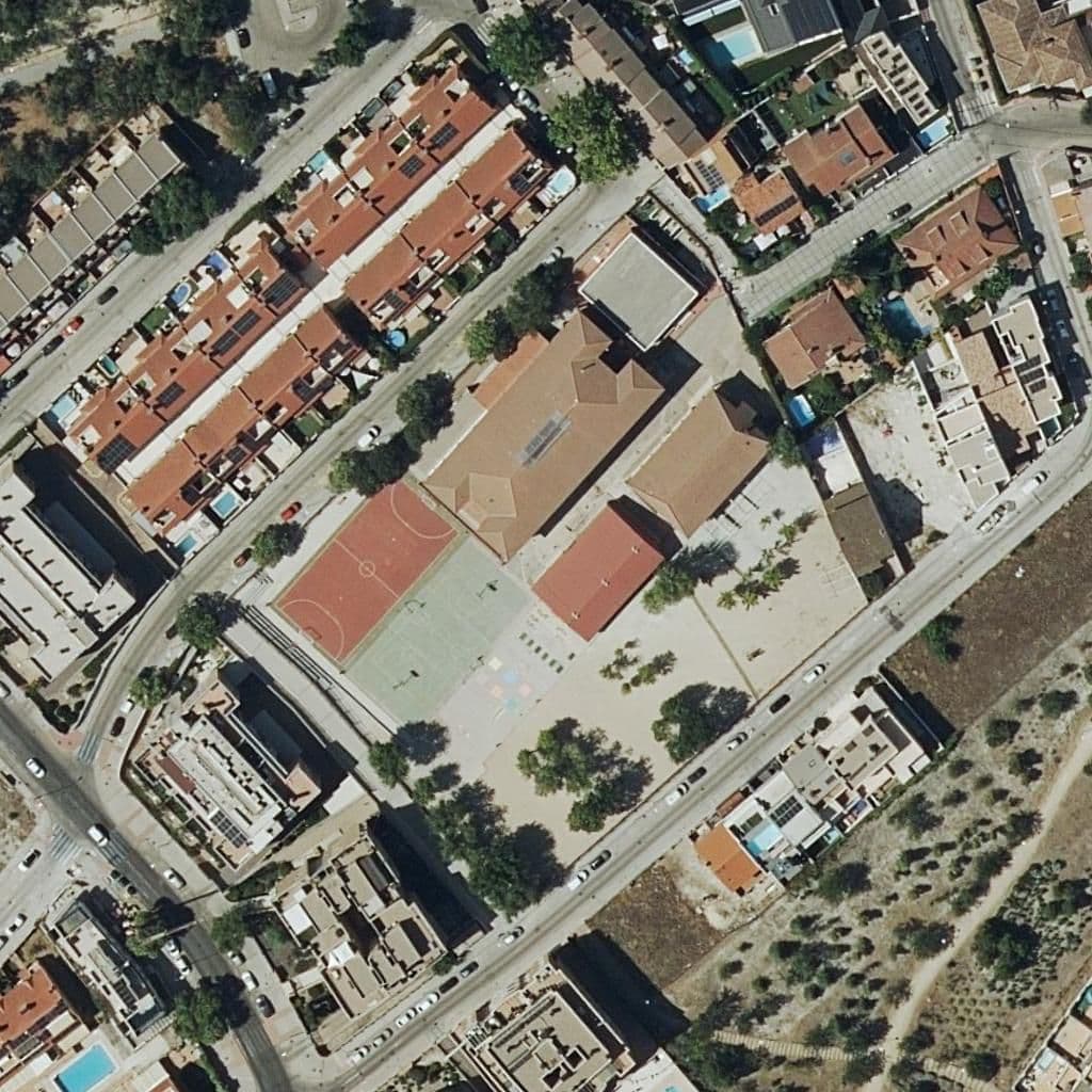 Вид згори на територію школи «Nuestra Señora Del Rosario»