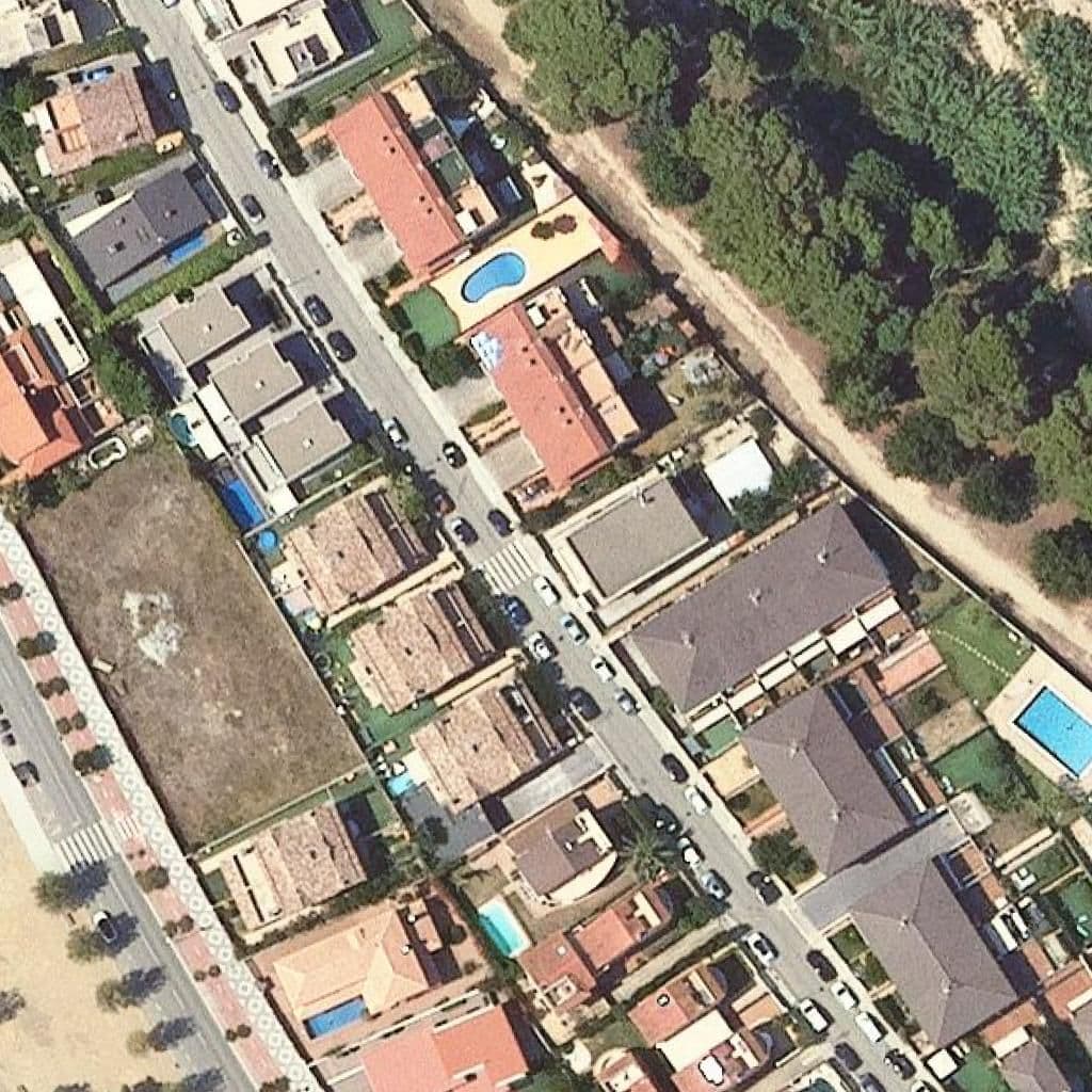 Вид згори на територію школи «Lli Privada La Cuca»