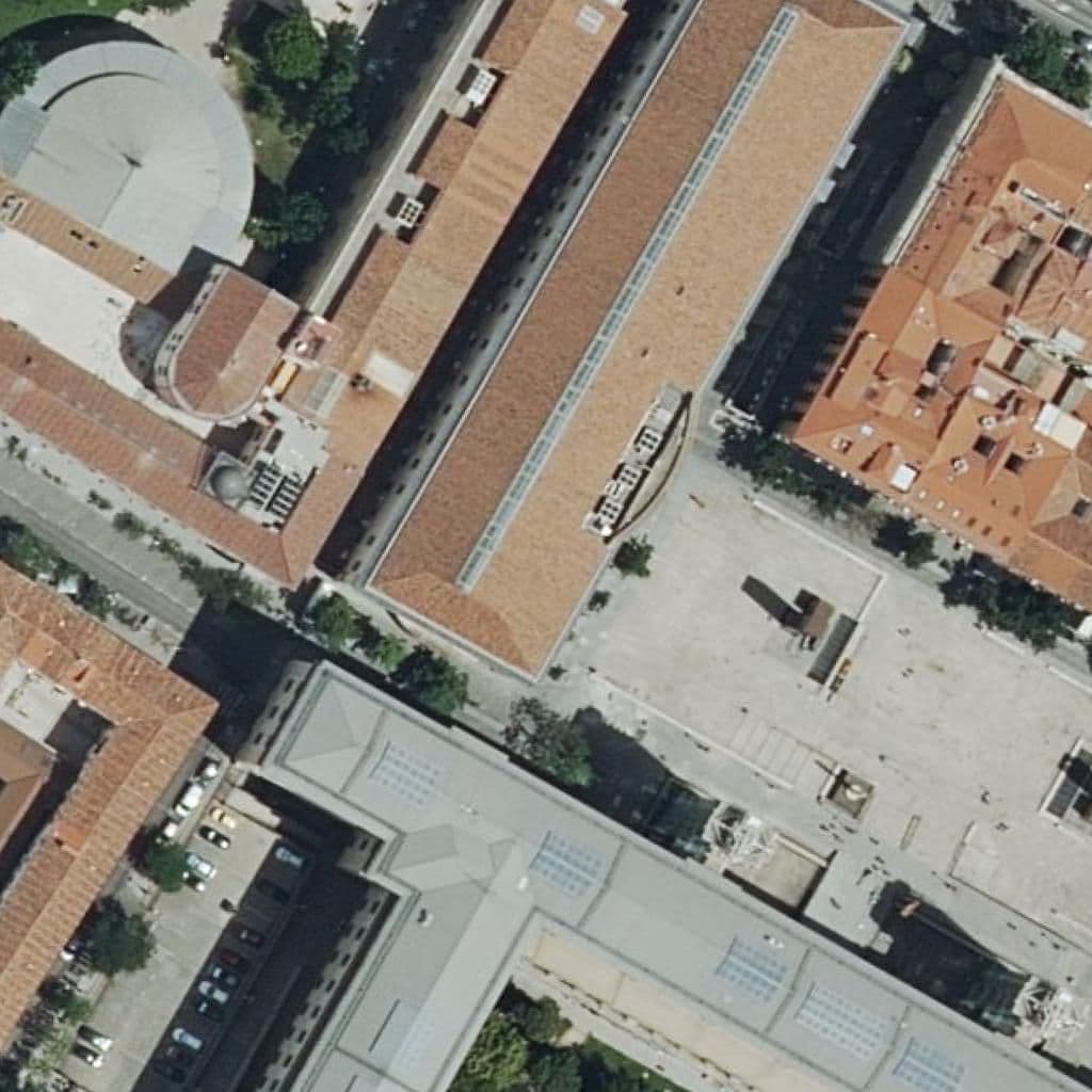 Вид сверху на территорию школы «Real Conservatorio Superior De Música De Madrid»