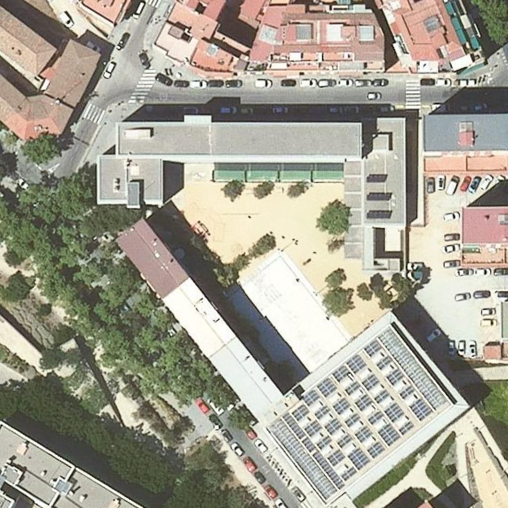 Aerial view of the grounds of Escola Calderón De La Barca