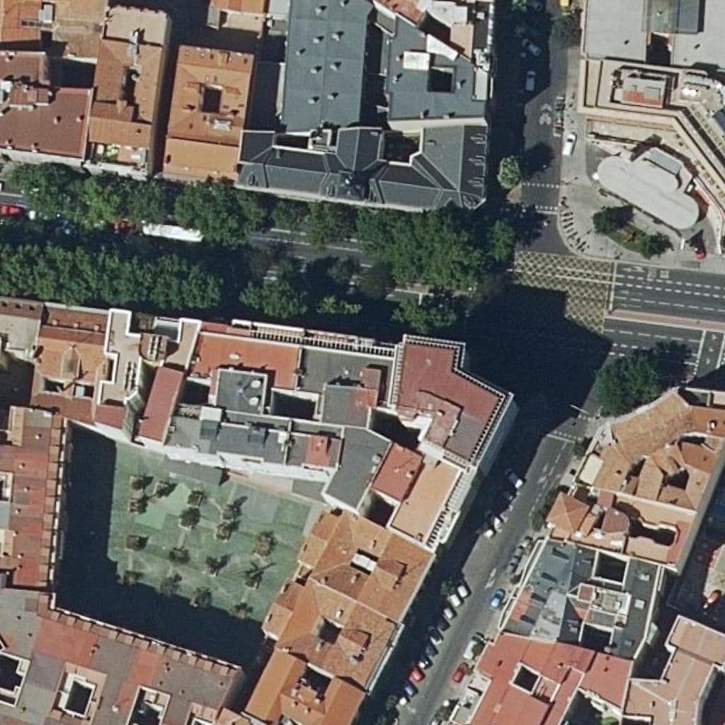 Вид сверху на территорию школы «Ceve Centro Velazquez De Est.a Distancia»