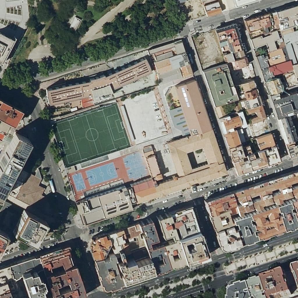 Вид сверху на территорию школы «Santo Domingo I»