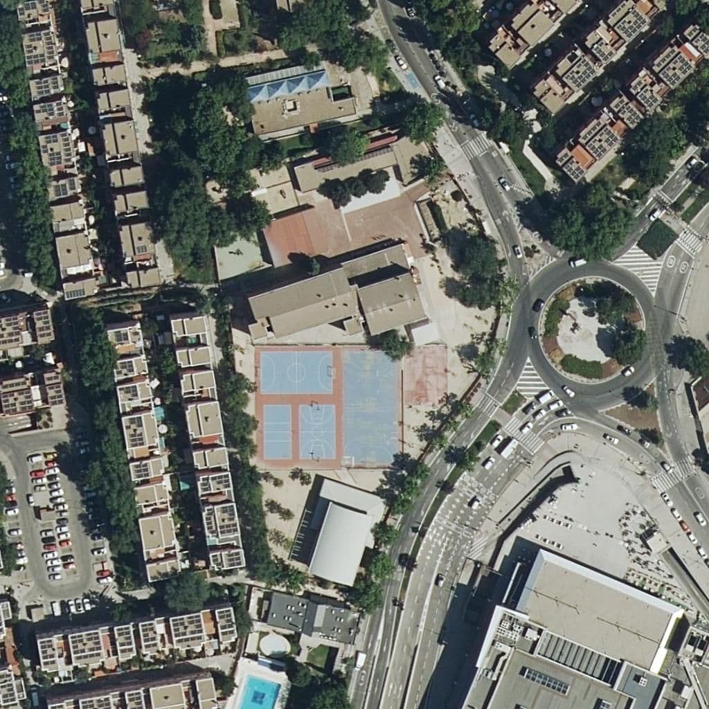 Вид сверху на территорию школы «La Escuela»