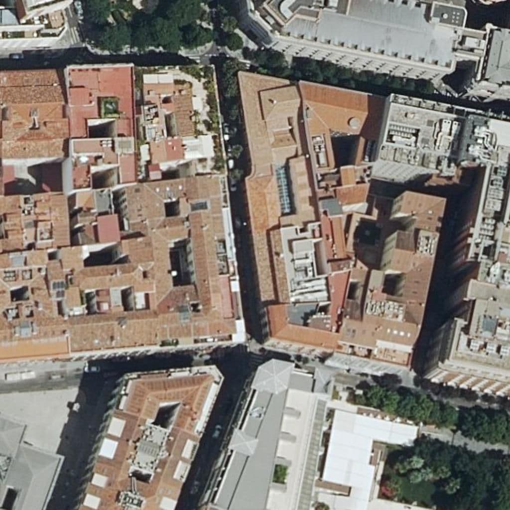 Вид згори на територію школи «Escuela De Arte De Madrid N.2»