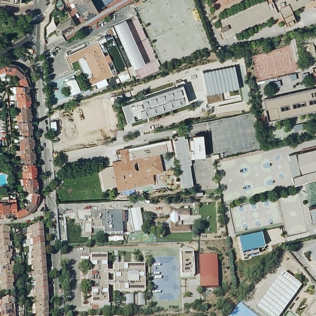 Вид сверху на территорию школы «Colegio Base. Educacion Infantil. La Moraleja»