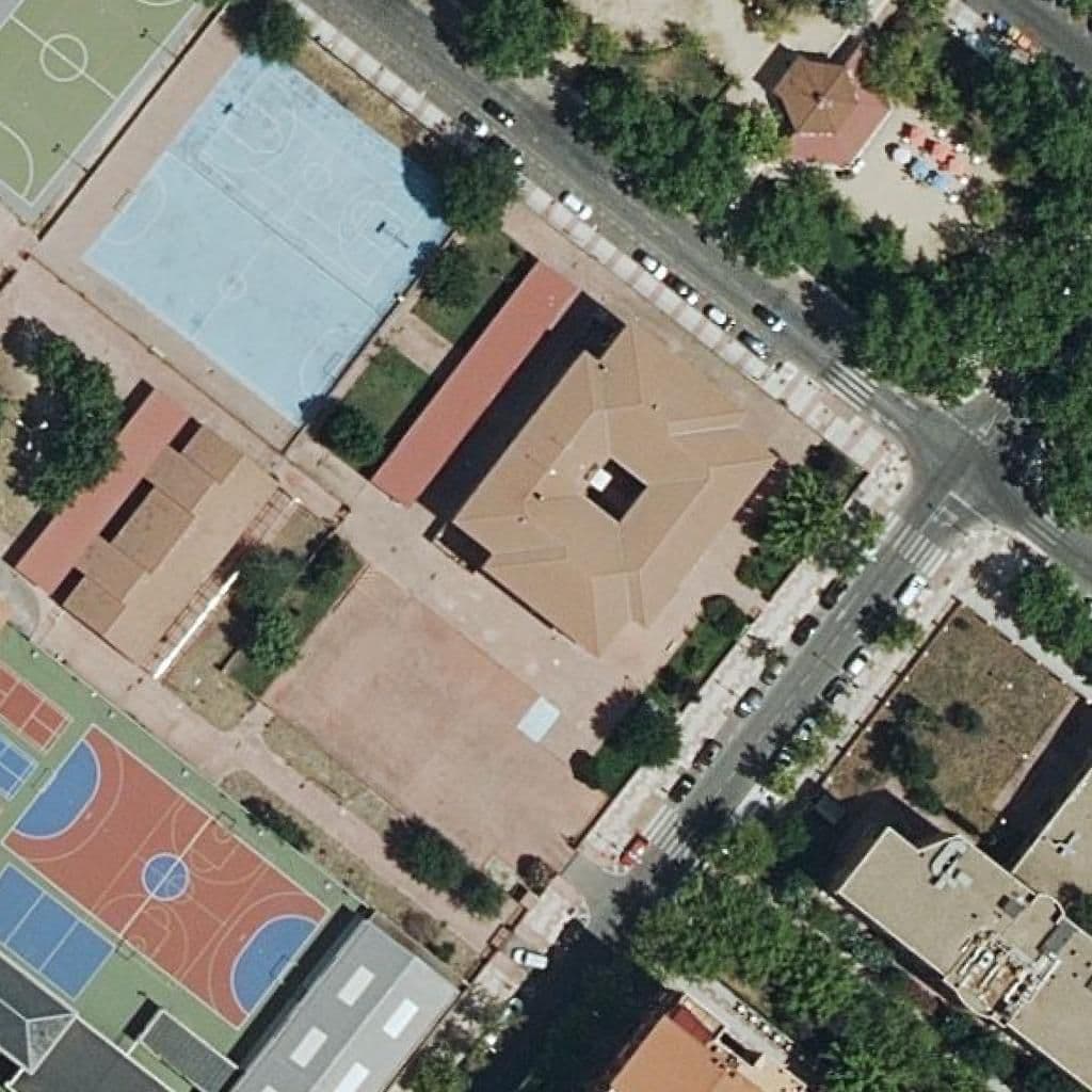 Вид сверху на территорию школы «E.o.i. De Alcorcon»