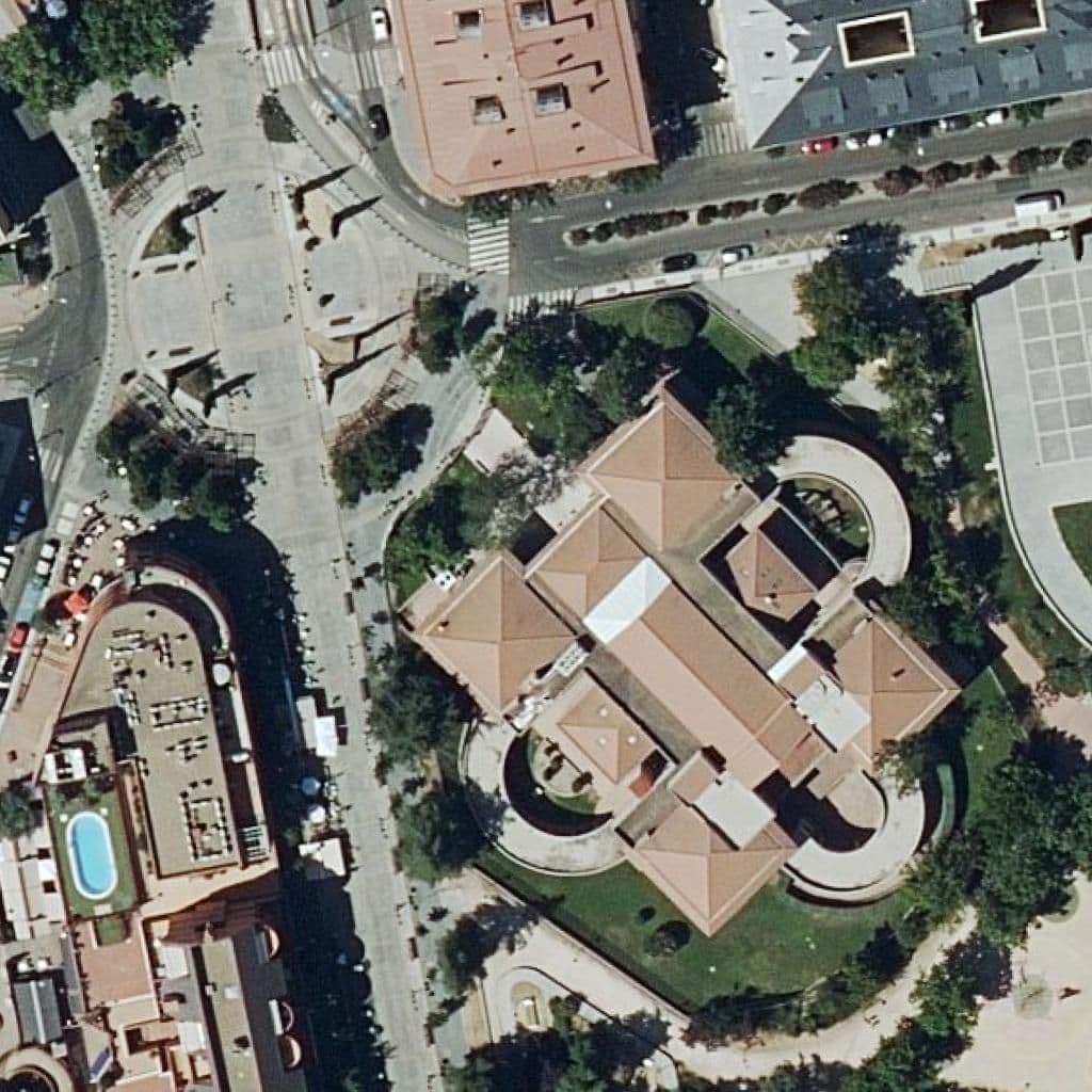 Вид згори на територію школи «Conservatorio Profesional De Musica De Majadahonda»