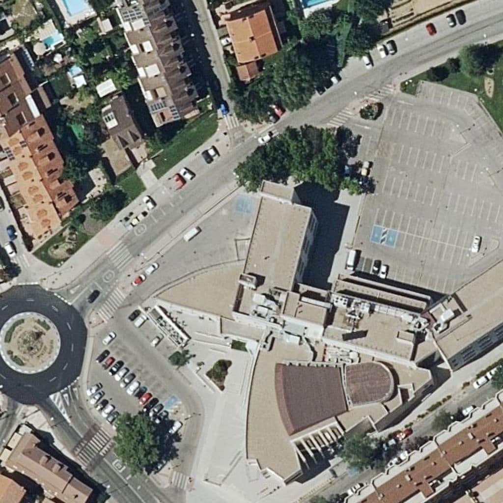 Вид сверху на территорию школы «E.o.i. De Las Rozas De Madrid»
